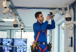 نمایش توضیحات پشتیبانی و نگهداری دوربین مداربسته نصب شده